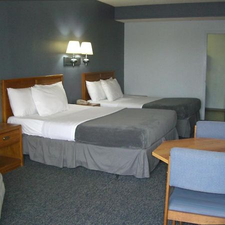 Quail'S Nest Inn & Suites Osage Beach Room photo