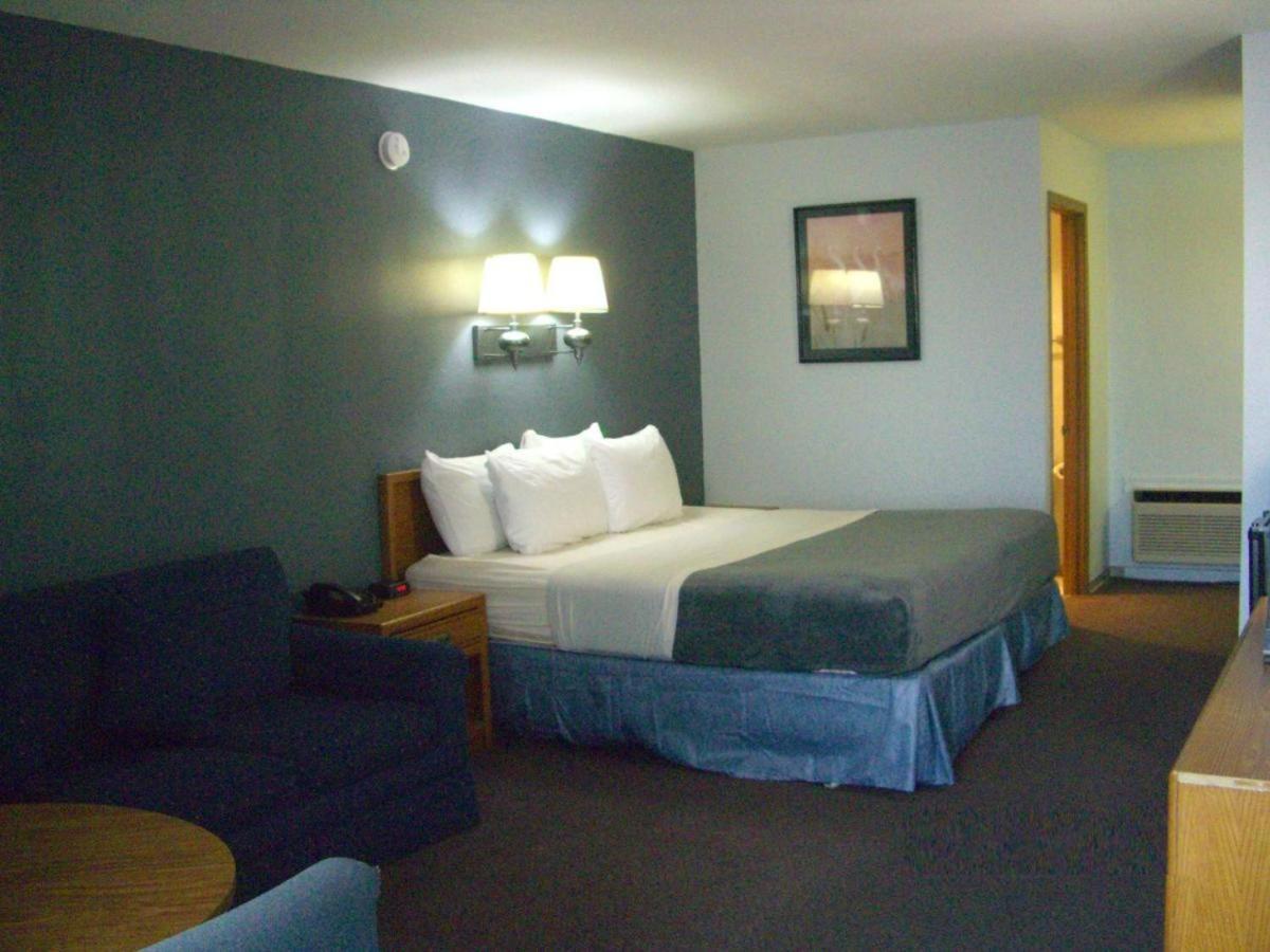 Quail'S Nest Inn & Suites Osage Beach Exterior photo