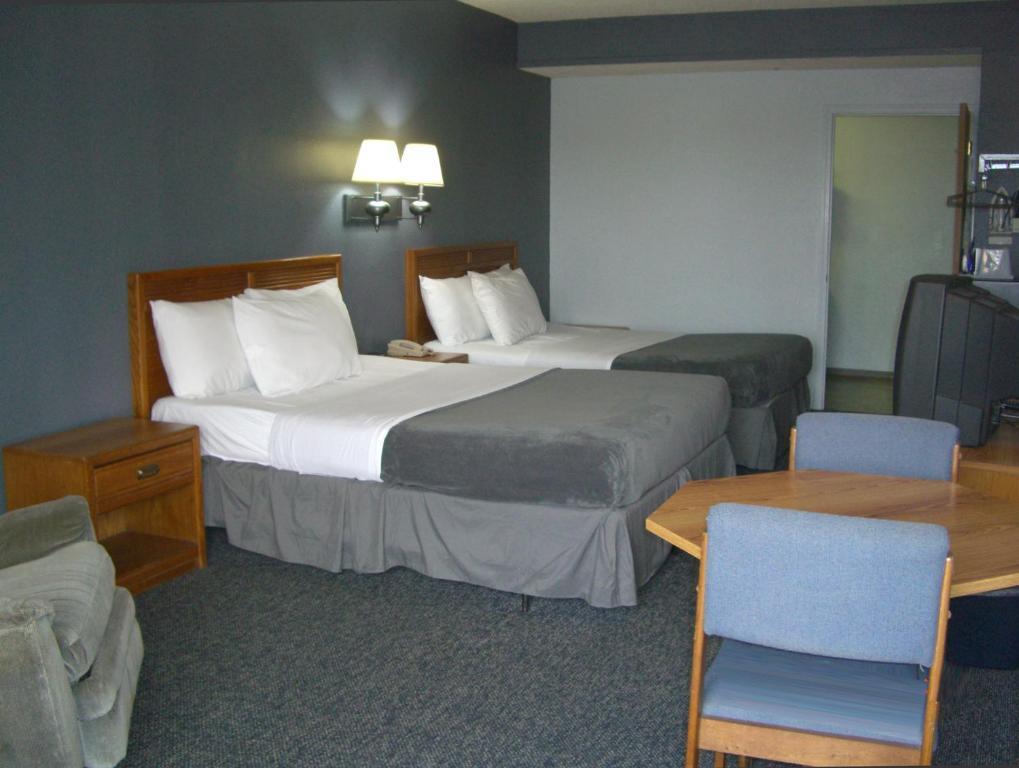 Quail'S Nest Inn & Suites Osage Beach Room photo